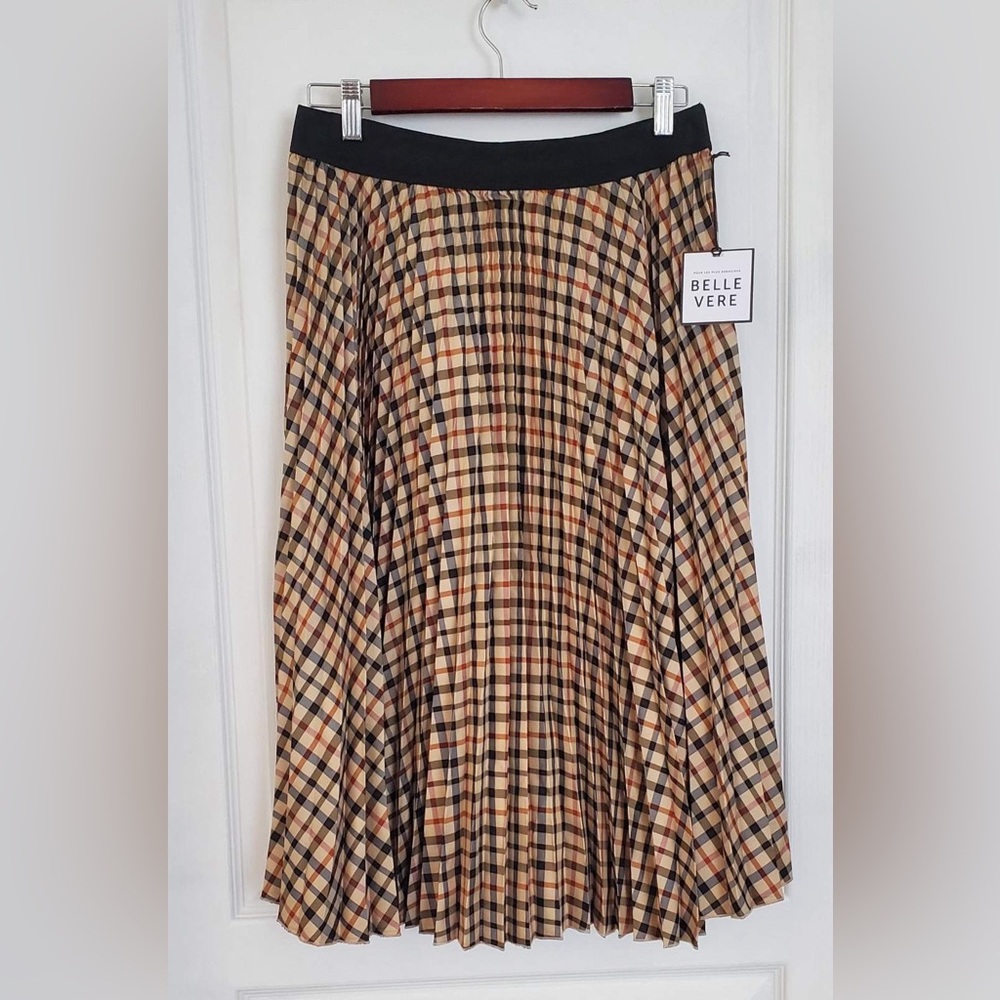 Pleated skirt Belle Vere brand, size 10. Brown tan tartan pattern